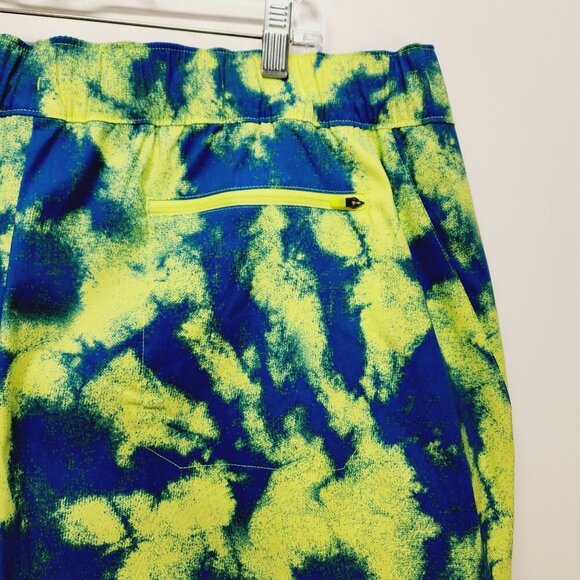 The North Face Running Shorts Women's Size XXL Regular Tie-Dye Blue/Yellow NEW - Picture 10 of 11